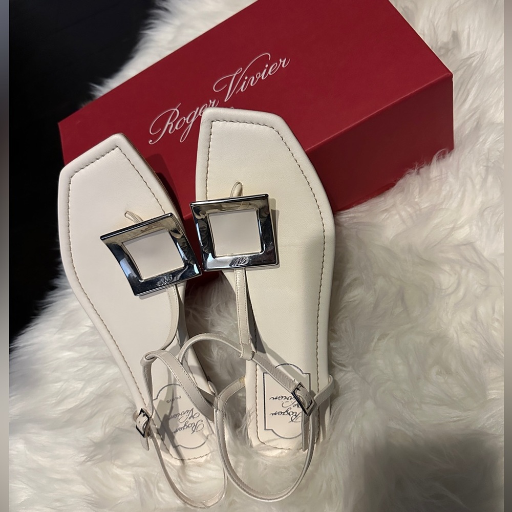 Roger Vivier Thong Chips Embellished leather Sandals 39.5